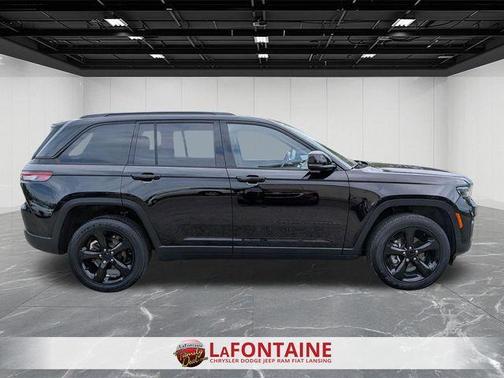 Diamond Black 2023 Jeep Grand Cherokee Altitude