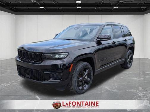 Diamond Black 2023 Jeep Grand Cherokee Altitude