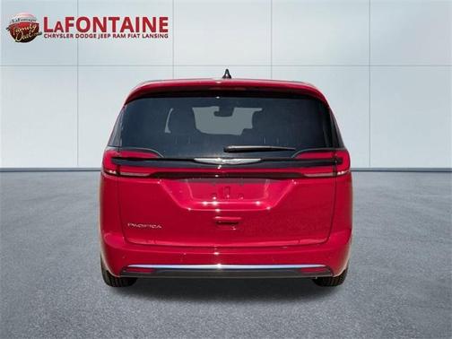 2025 Chrysler Pacifica Select