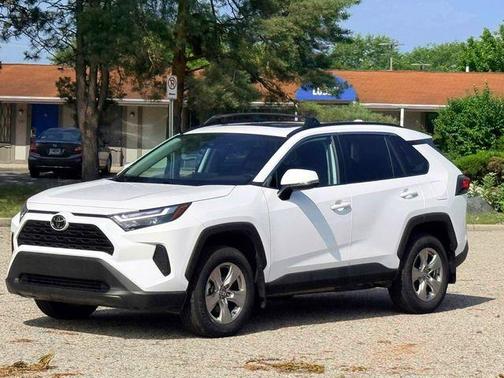 Ice 2024 Toyota RAV4 XLE
