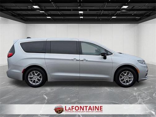 2024 Chrysler Pacifica Touring-L