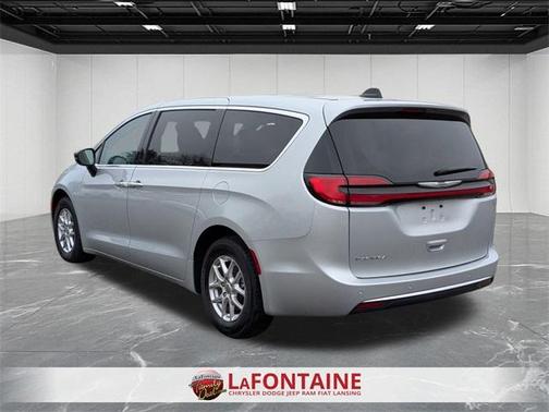 2024 Chrysler Pacifica Touring-L