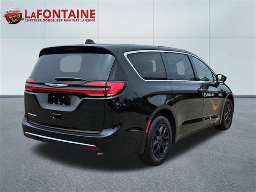 2025 Chrysler Pacifica Select