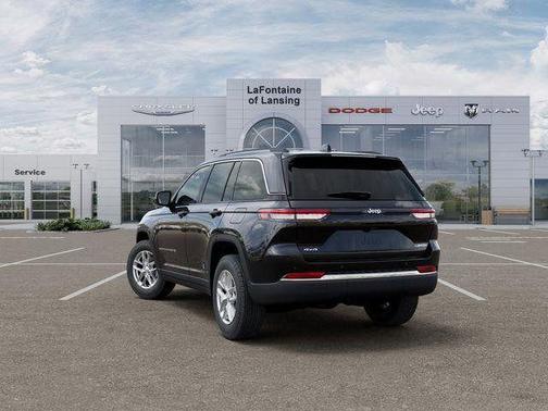 Diamond Black 2026 Jeep Grand Cherokee Laredo
