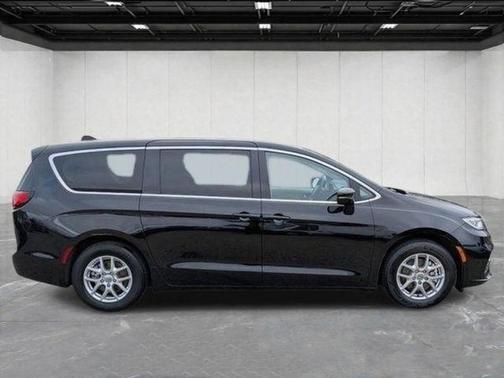 Diamond Black 2024 Chrysler Pacifica Touring-L