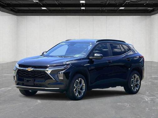 Black Metallic 2025 Chevrolet Trax LT