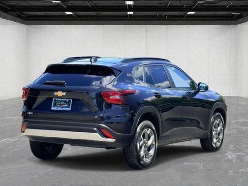 Black Metallic 2025 Chevrolet Trax LT