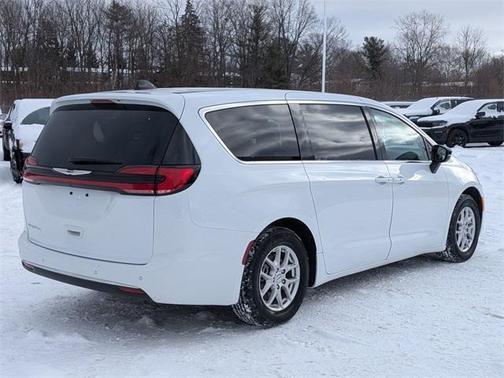 2024 Chrysler Pacifica Touring-L