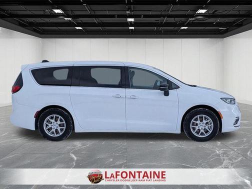 2024 Chrysler Pacifica Touring-L