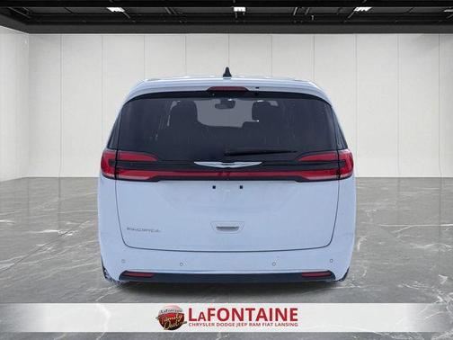 2024 Chrysler Pacifica Touring-L