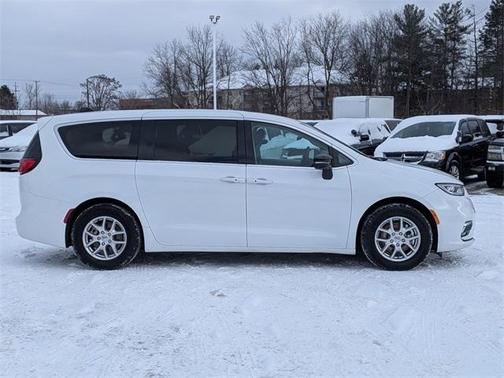 2024 Chrysler Pacifica Touring-L