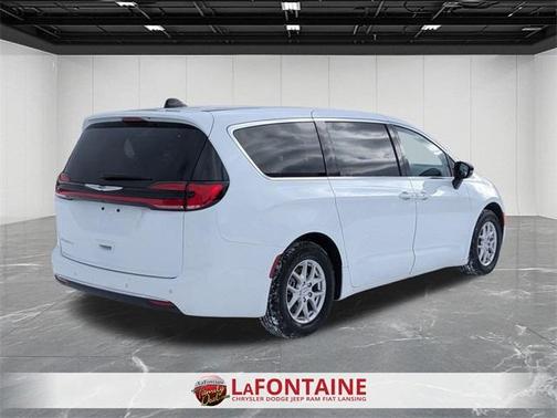 2024 Chrysler Pacifica Touring-L