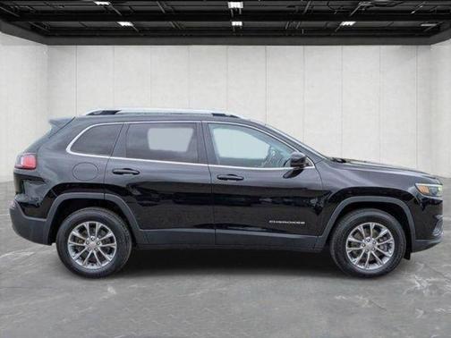Diamond Black 2019 Jeep Cherokee Latitude Plus
