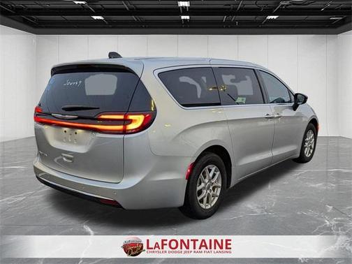 2024 Chrysler Pacifica Touring-L