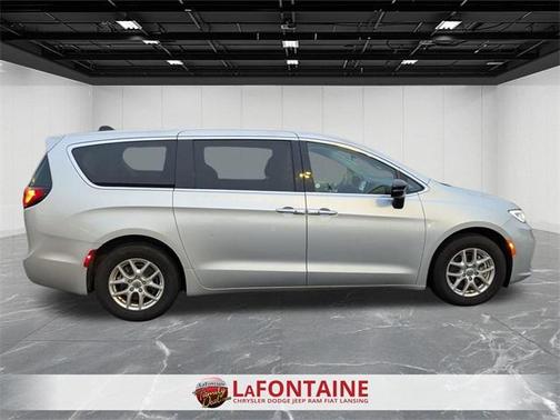 2024 Chrysler Pacifica Touring-L
