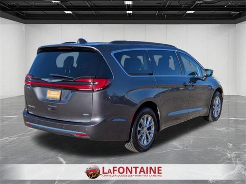 2022 Chrysler Pacifica Touring-L