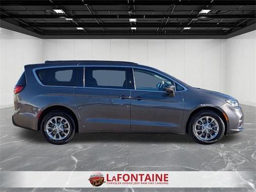 2022 Chrysler Pacifica Touring-L