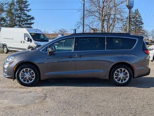 2022 Chrysler Pacifica Touring-L