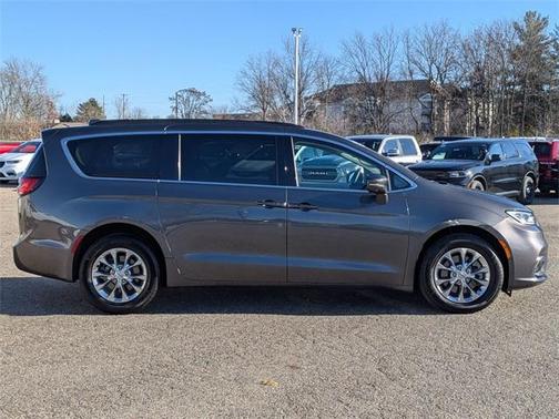 2022 Chrysler Pacifica Touring-L