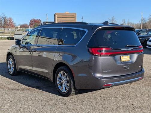 2022 Chrysler Pacifica Touring-L