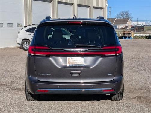 2022 Chrysler Pacifica Touring-L