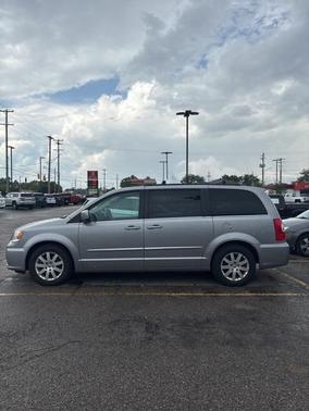 2016 Chrysler Town & Country Touring