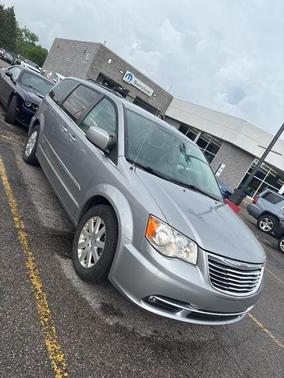 2016 Chrysler Town & Country Touring