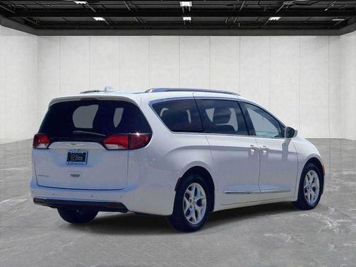 Bright White Clearcoat 2017 Chrysler Pacifica Touring-L Plus