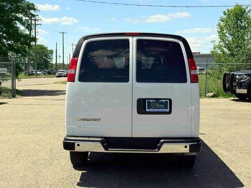Summit White 2025 Chevrolet Express 3500 LT