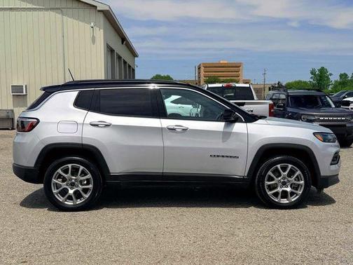 Silver Zynith 2025 Jeep Compass Limited