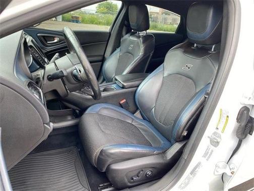 2016 Chrysler 200 S