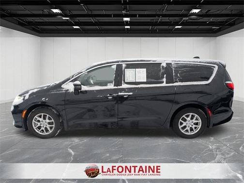 2023 Chrysler Pacifica Touring-L