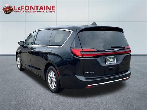 2023 Chrysler Pacifica Touring-L