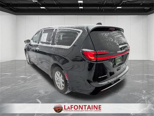 2023 Chrysler Pacifica Touring-L