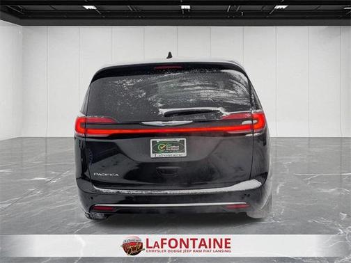 2023 Chrysler Pacifica Touring-L