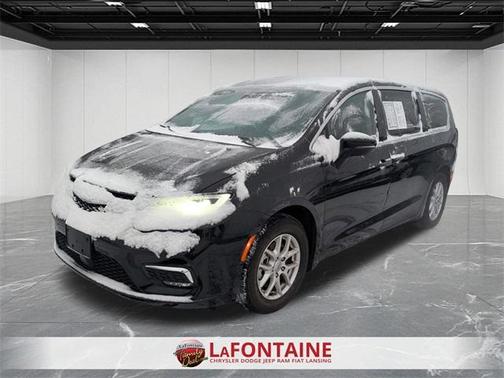 2023 Chrysler Pacifica Touring-L