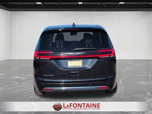 2023 Chrysler Pacifica Touring-L