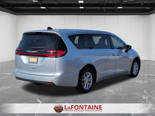 2024 Chrysler Pacifica Touring-L