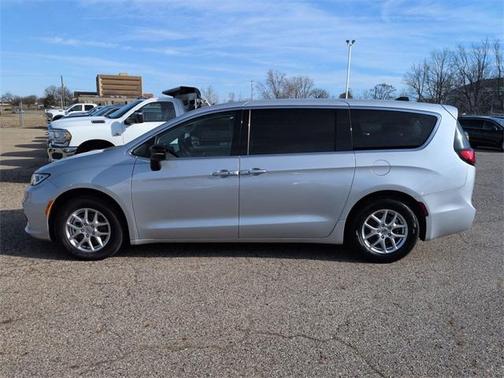 2024 Chrysler Pacifica Touring-L