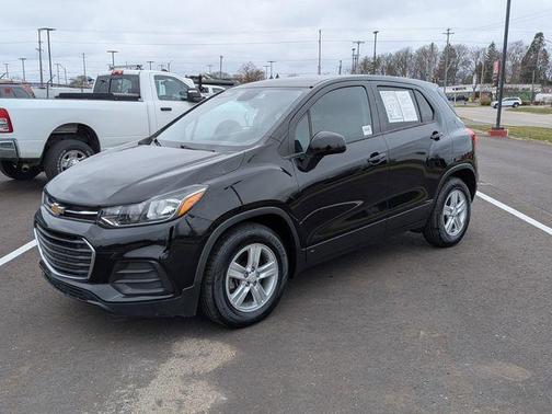 Mosaic Black Metallic 2020 Chevrolet Trax LS