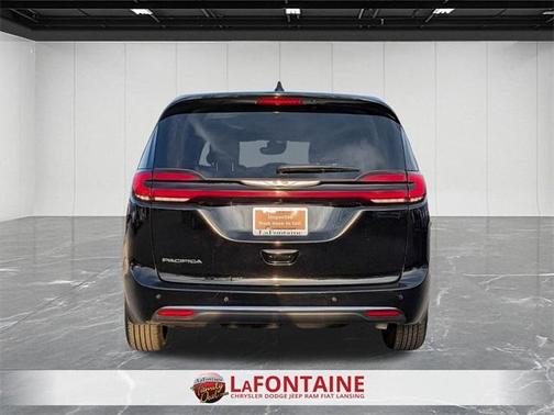 2024 Chrysler Pacifica Touring-L