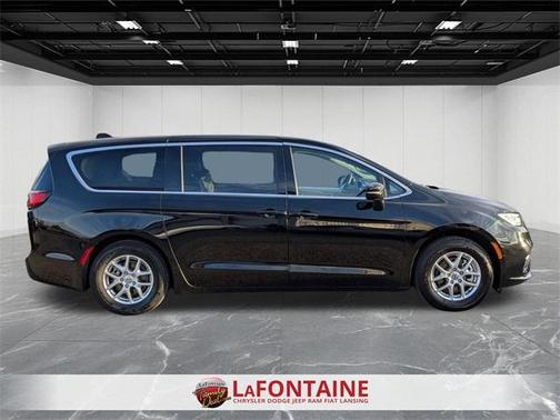 2024 Chrysler Pacifica Touring-L