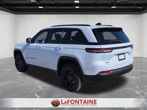 Bright White Clearcoat 2026 Jeep Grand Cherokee Laredo