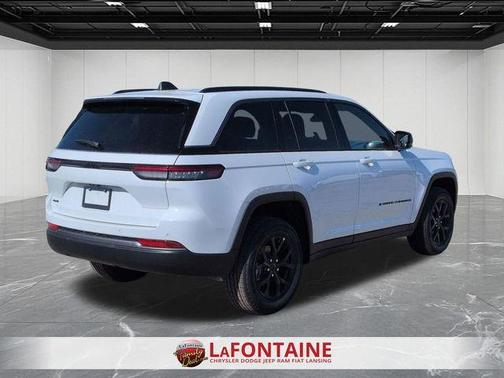 Bright White Clearcoat 2026 Jeep Grand Cherokee Laredo