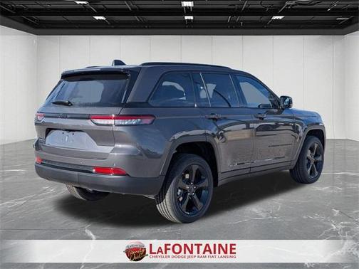 2025 Jeep Grand Cherokee Laredo