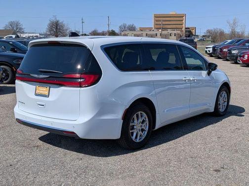 2024 Chrysler Pacifica Touring-L