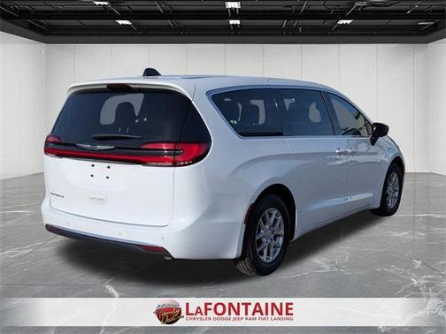 2024 Chrysler Pacifica Touring-L