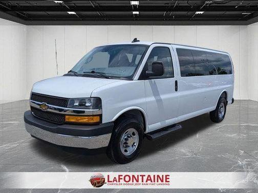 Summit White 2025 Chevrolet Express 3500 LT