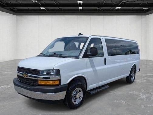 Summit White 2025 Chevrolet Express 3500 LT