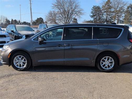 2023 Chrysler Pacifica Touring-L